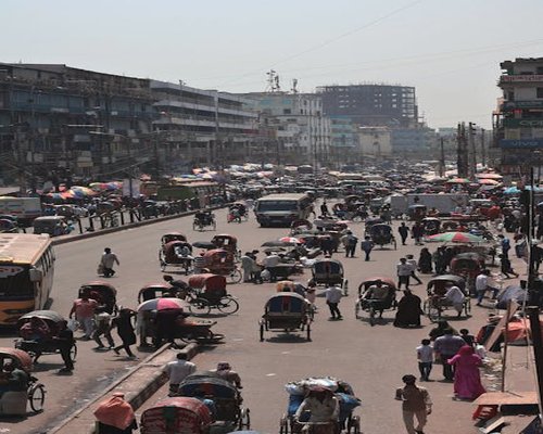 Crowded street in Dhaka city